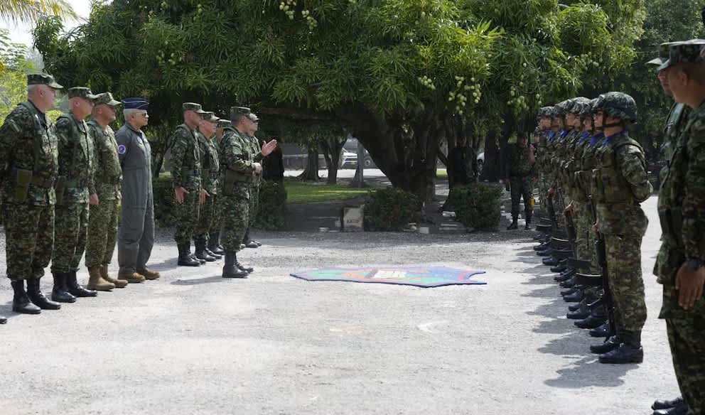 Imagen de Cali amaneció militarizada: más de 1.400 soldados vigilan la ciudad tras el terremoto