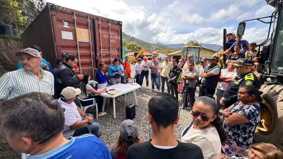 Imagen de Levantan bloqueo en la Vía al Llano tras acuerdo entre comunidad y la ANI
