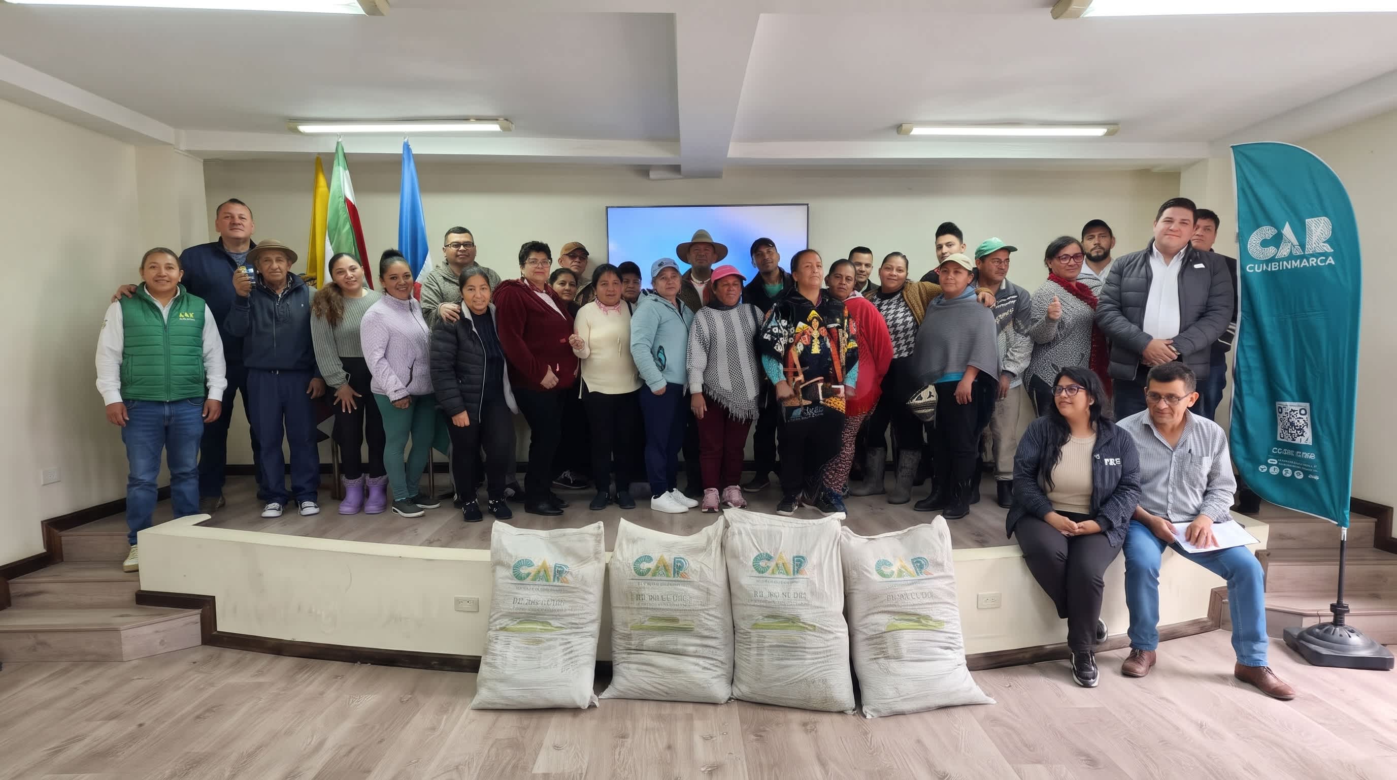 Imagen de CAR transforma buchón de agua en fertilizante orgánico para Boyacá y Cundinamarca
