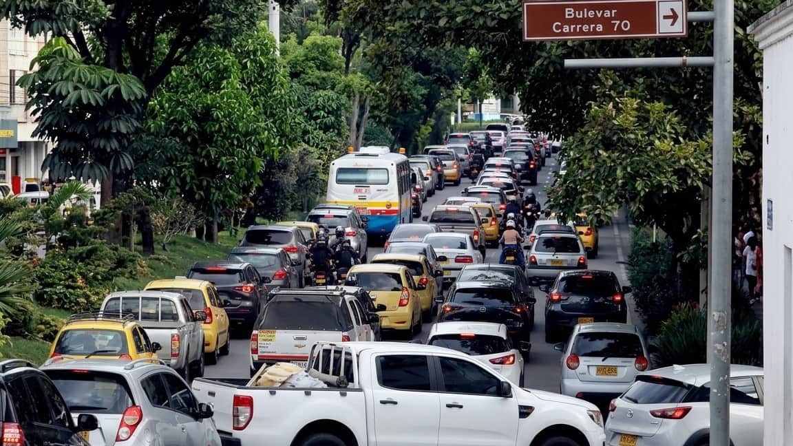 Imagen de Nuevos requisitos para carros y motos no entrarán a regir este año: estas son las medidas que se aplazan