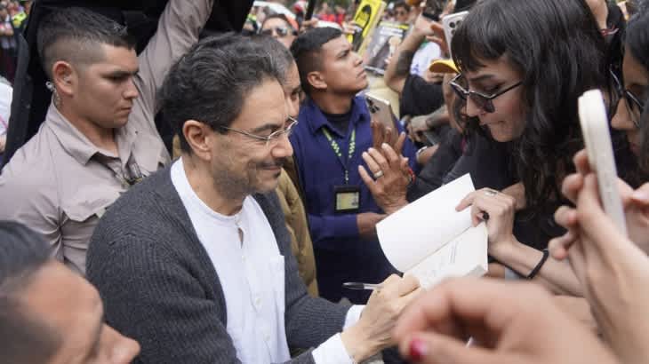 Imagen de Iván Cepeda no descarta constituyente y recibe críticas de opositores en campaña