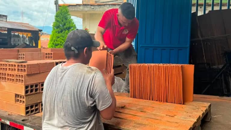 Imagen de Llegan insumos para reconstruir viviendas afectadas por terremoto en Antioquia