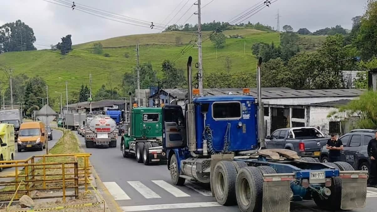 Imagen de Transportadores de Caldas exigen más seguridad en carreteras por robos, secuestros y ataques a vehículos de carga