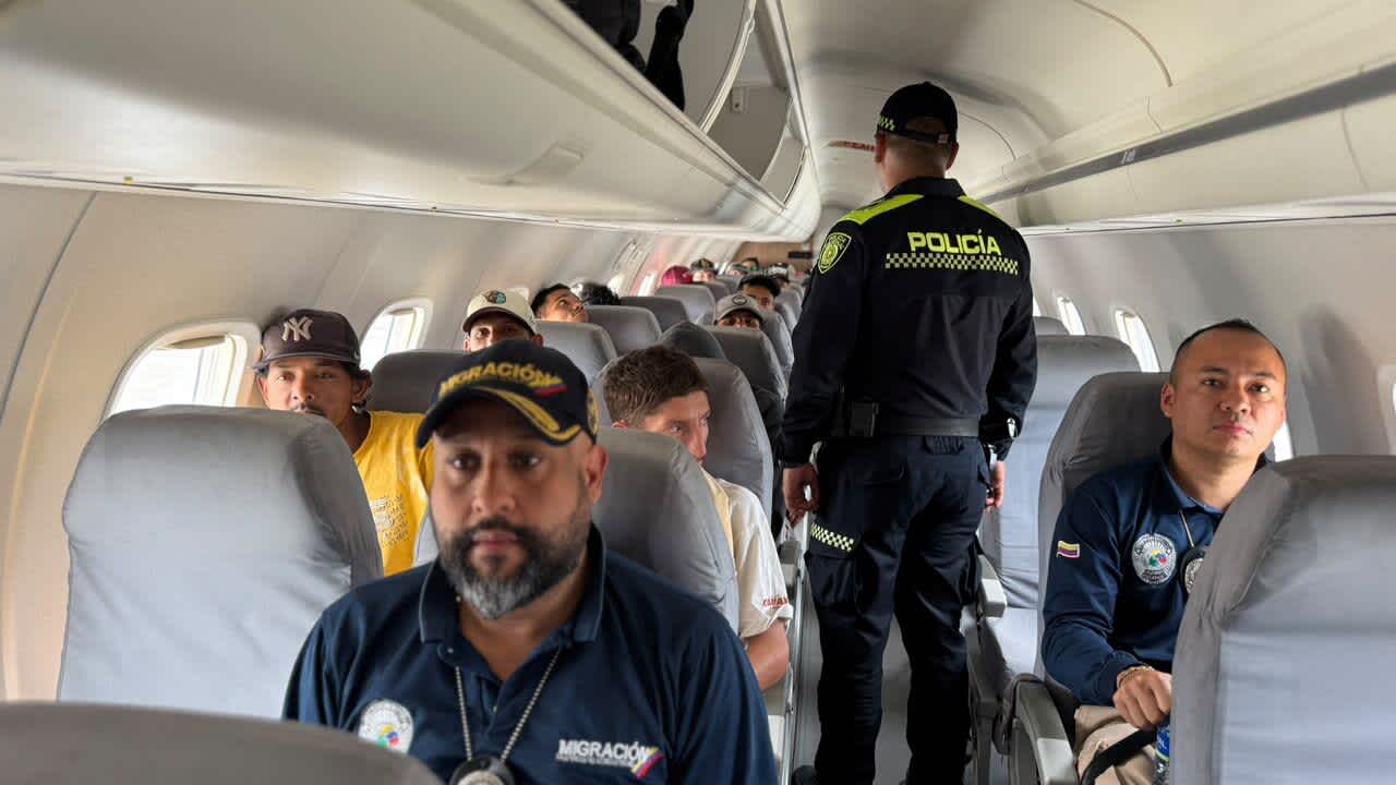 Imagen de Expulsan a 17 ciudadanos extranjeros con antecedentes penales en Medellín