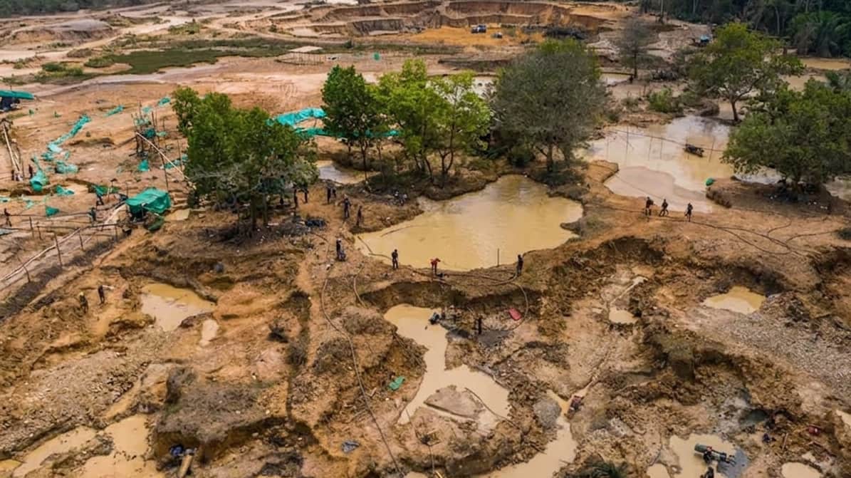 Imagen de Ministro de Defensa investiga minería ilegal en terrenos militares de Antioquia