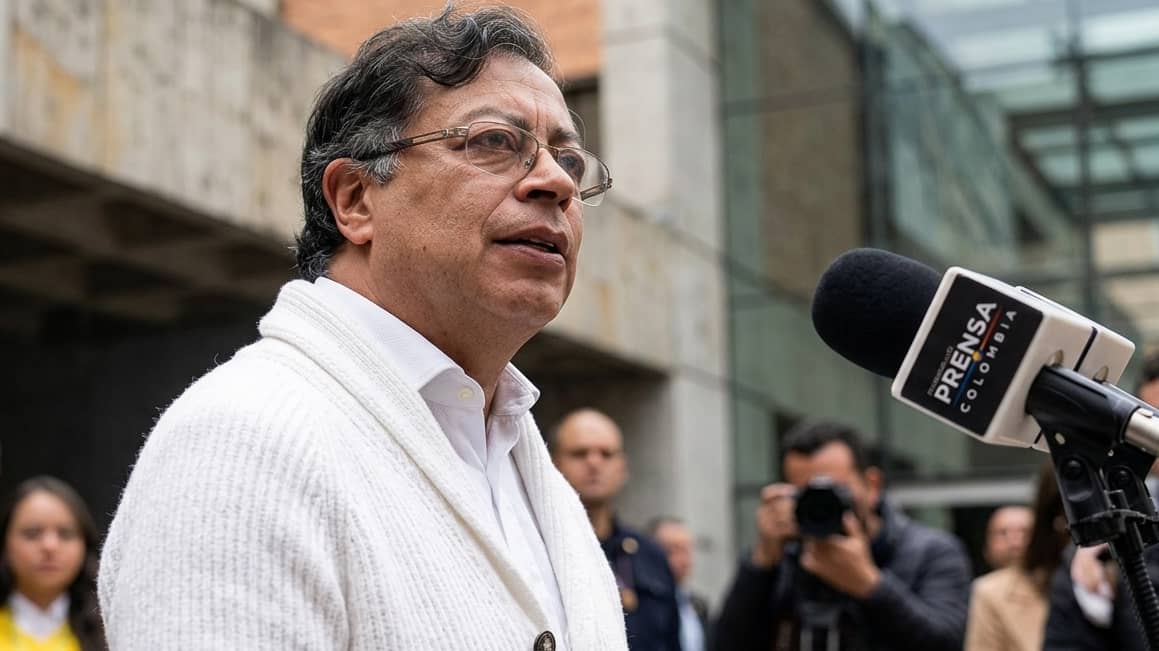 Imagen de Petro niega caos de seguridad en Colombia y alerta sobre narcotráfico y explosivos desde Ecuador