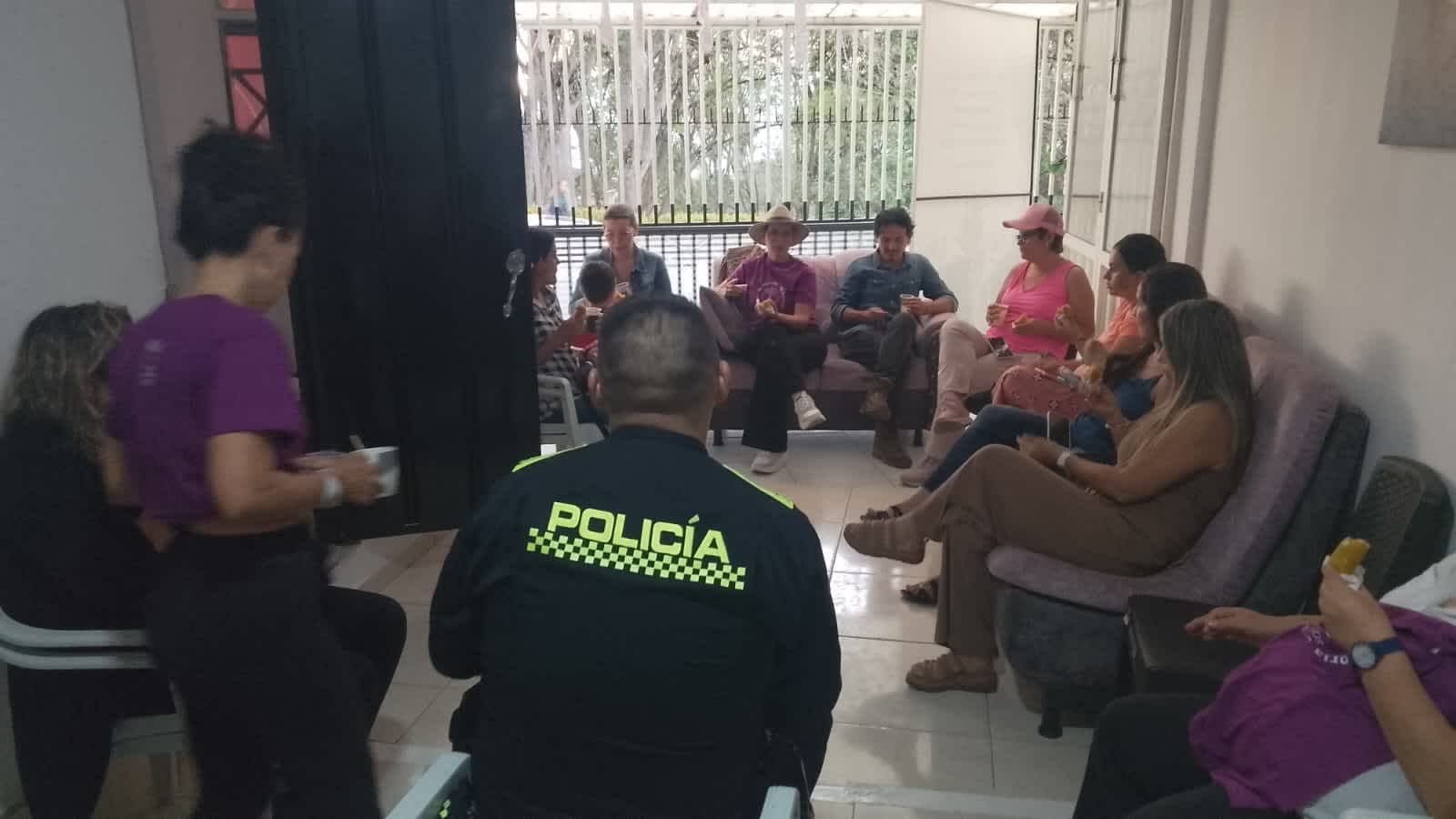Imagen de Fusagasugá se viste de púrpura: Policía y lideresas unen fuerzas contra la violencia de género