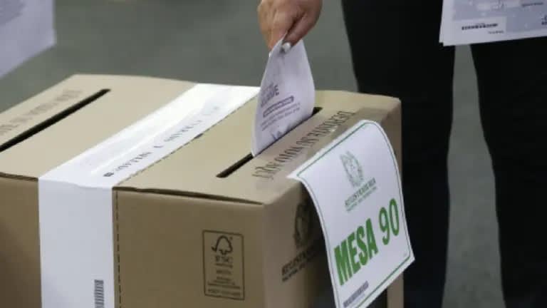 Imagen de Más de 500 policías custodian traslado de material electoral en Cundinamarca