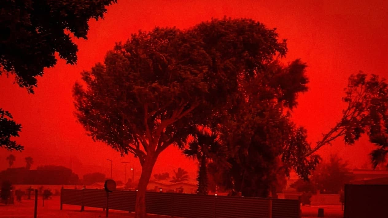 Imagen de Cielo rojo cubre Australia tras el paso del ciclón Narelle y causa asombro