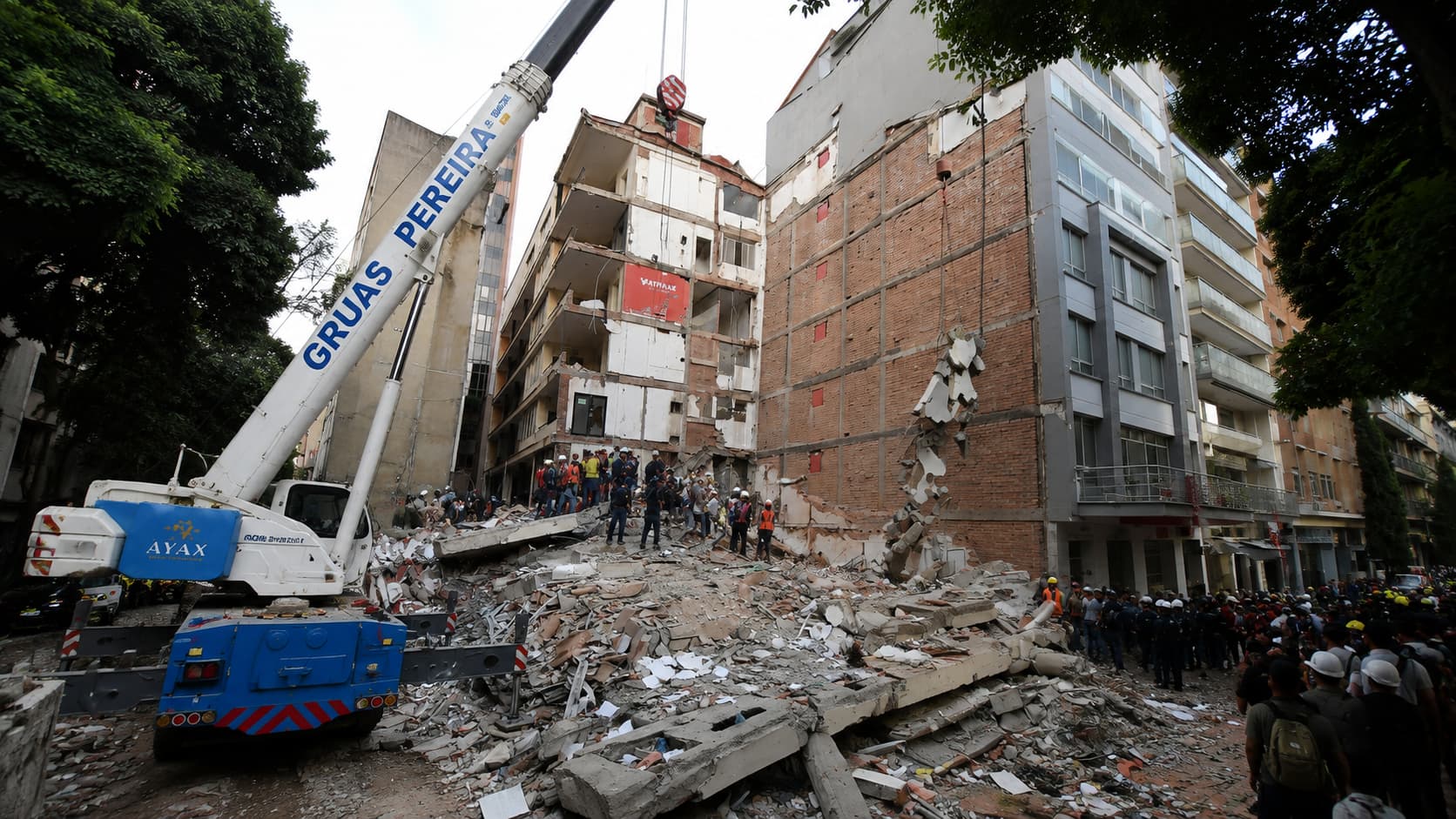 Imagen de Pereira recupera el 75% de la energía tras el terremoto de 7,4