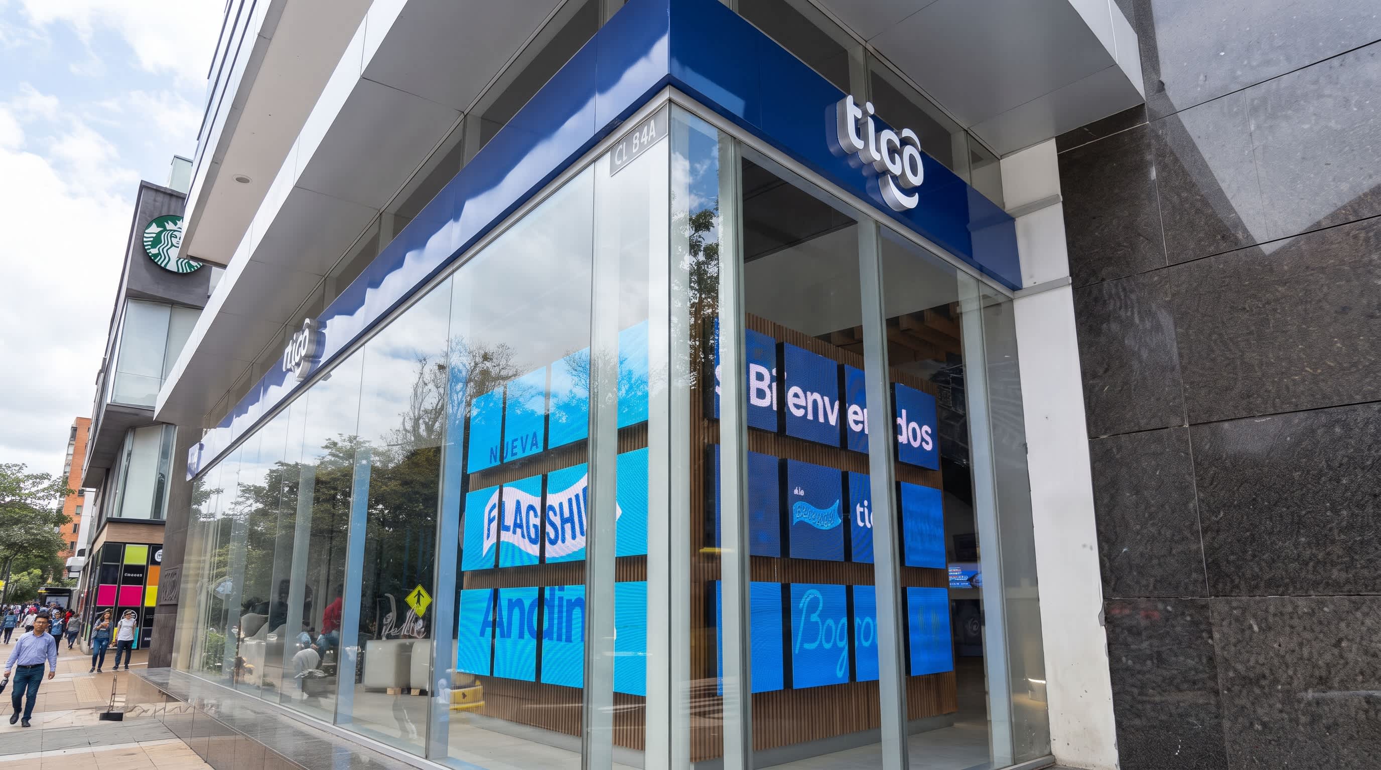 Imagen de Empiezan a bajar letreros de Movistar en Colombia para cambiarlos por Tigo