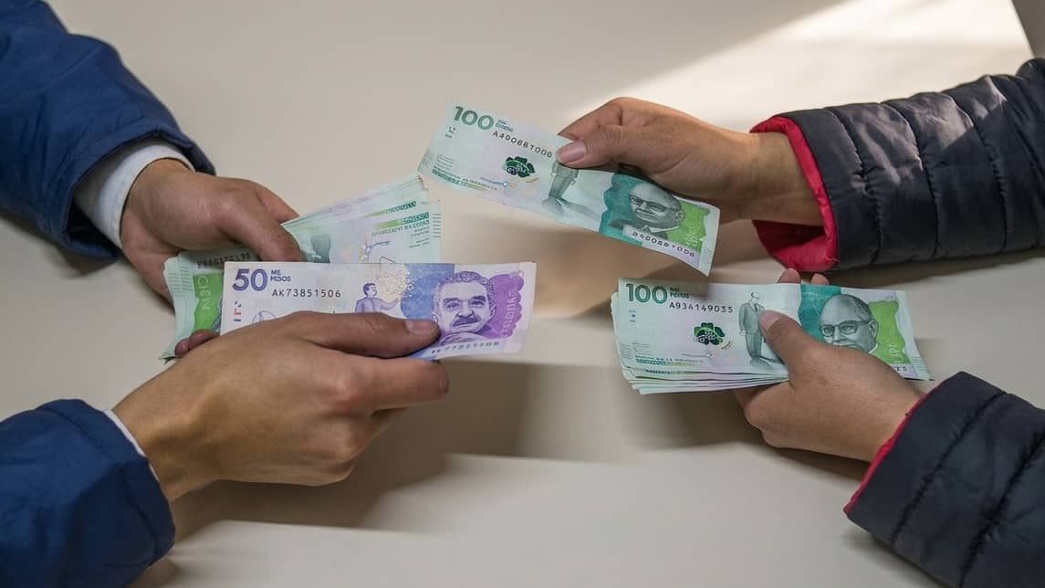 Imagen de Superfinanciera investiga traslado de 8.7 billones de pesos de AFP a Colpensiones en Colombia