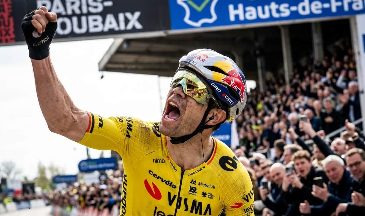 Imagen de Wout Van Aert vence a Tadej Pogacar en una emocionante carrera de París-Roubaix