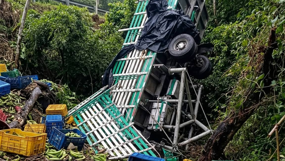 Imagen de Camión volcado deja sin gas natural a todo Lebrija, Santander