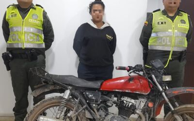 Mujer capturada por el delito de receptación, transitaba y conducía una motocicleta, la cual había sido hurtada en la ciudad de Bogotá.