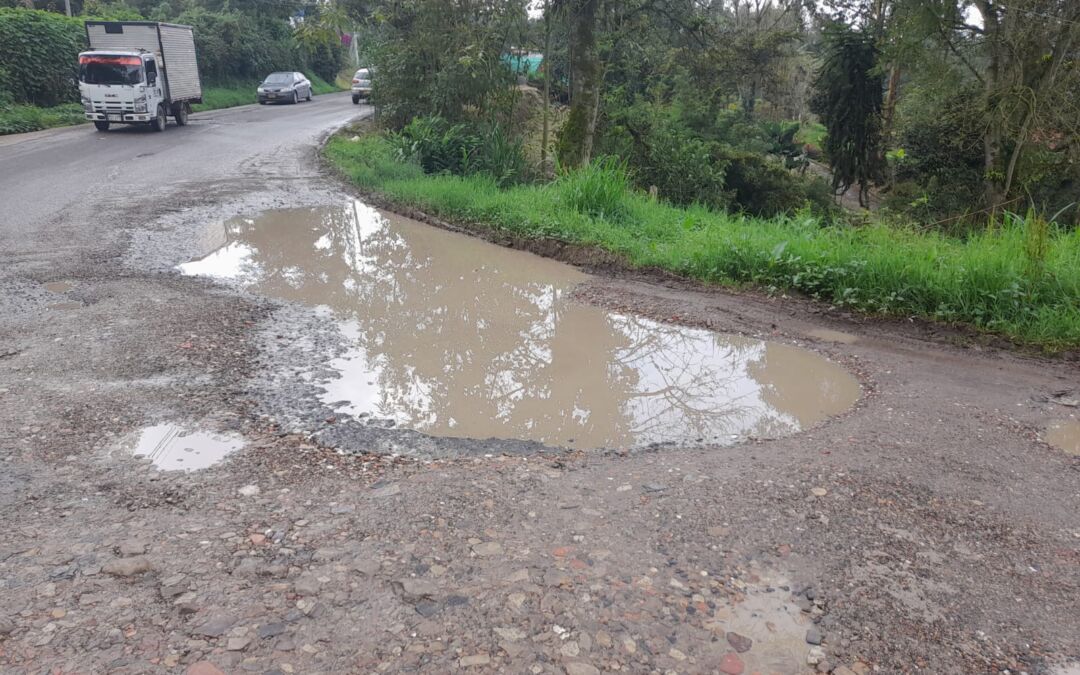 Colapsa la vía La Aguadita-Aguabonita, en el sector Santa Isabel