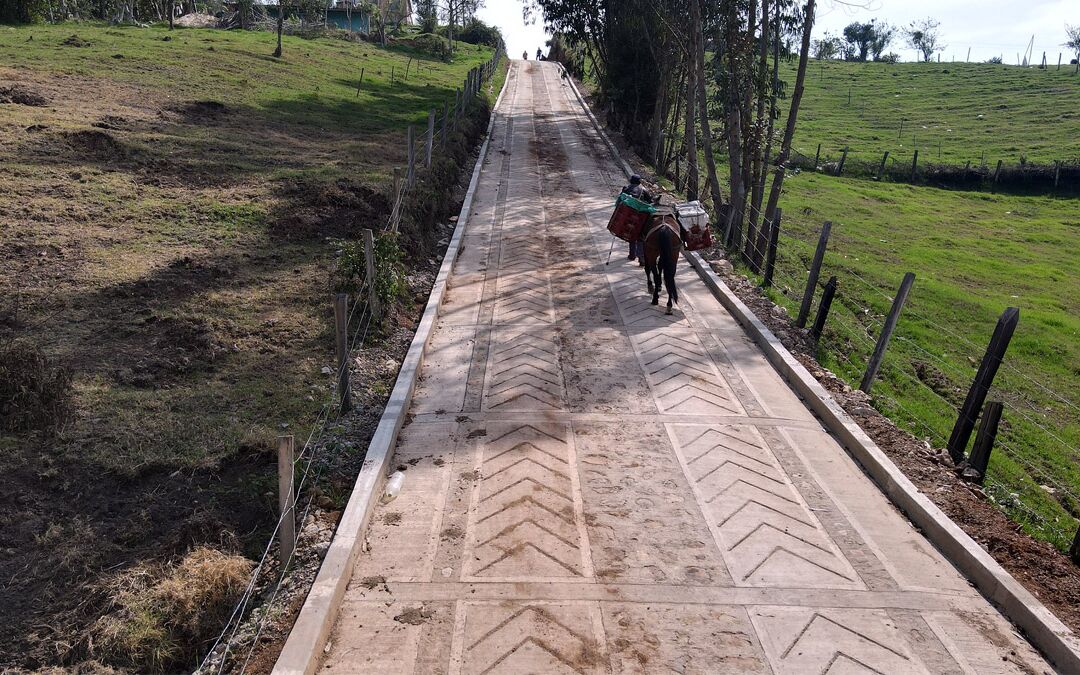 Silvania traza ruta de trabajo para mejorar sus v�as rurales: primeros sectores priorizados