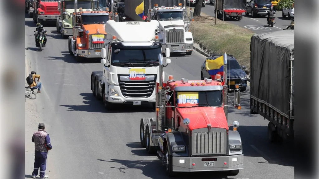 Tensi�n econ�mica en Colombia: Transportadores califican de "irresponsable" el aumento del salario m�nimo para 2026