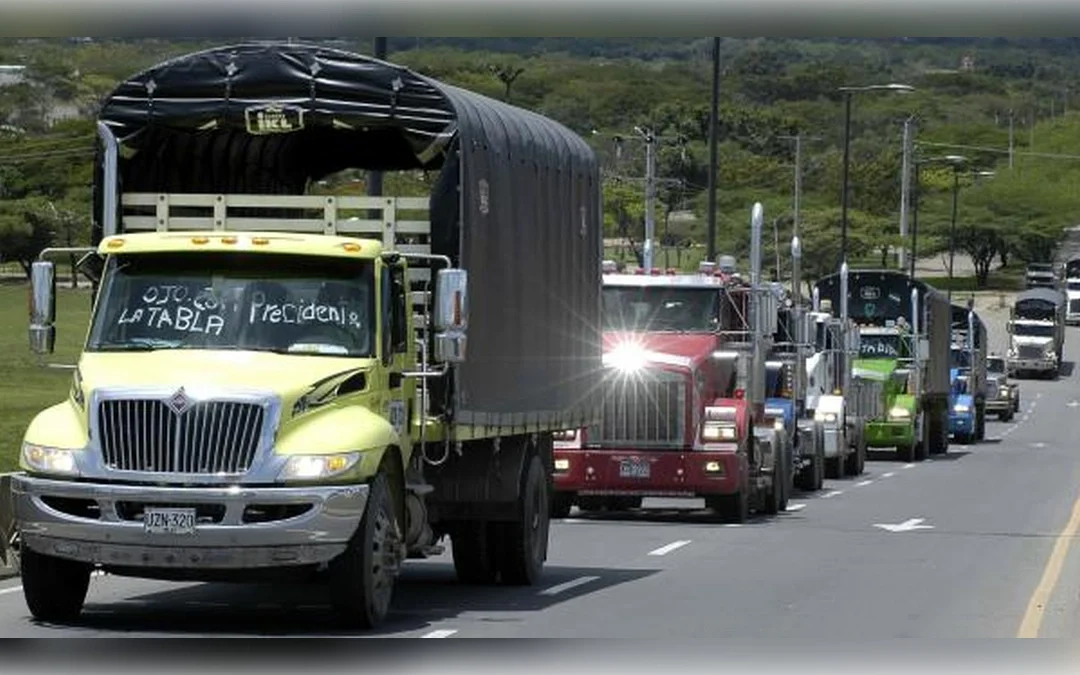 Tensi�n econ�mica en Colombia: Transportadores califican de «irresponsable» el aumento del salario m�nimo para 2026